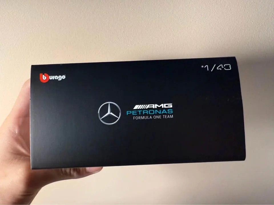 Bburago 1/43 Mercedes W12 Lewis Hamilton Premium #44 image indicator(6)