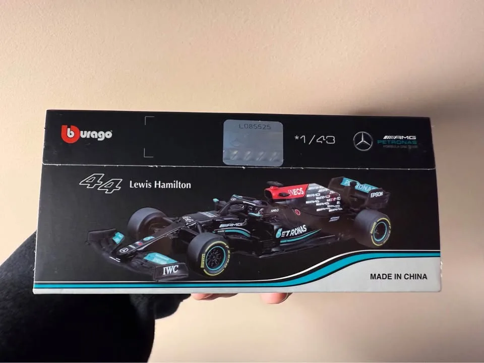 Bburago 1/43 Mercedes W12 Lewis Hamilton Premium #44 image indicator(7)