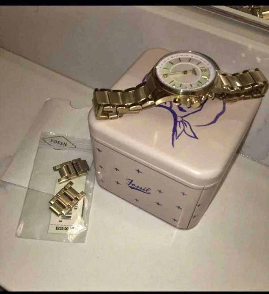 Women’s Watch (Fossil Hybrid)