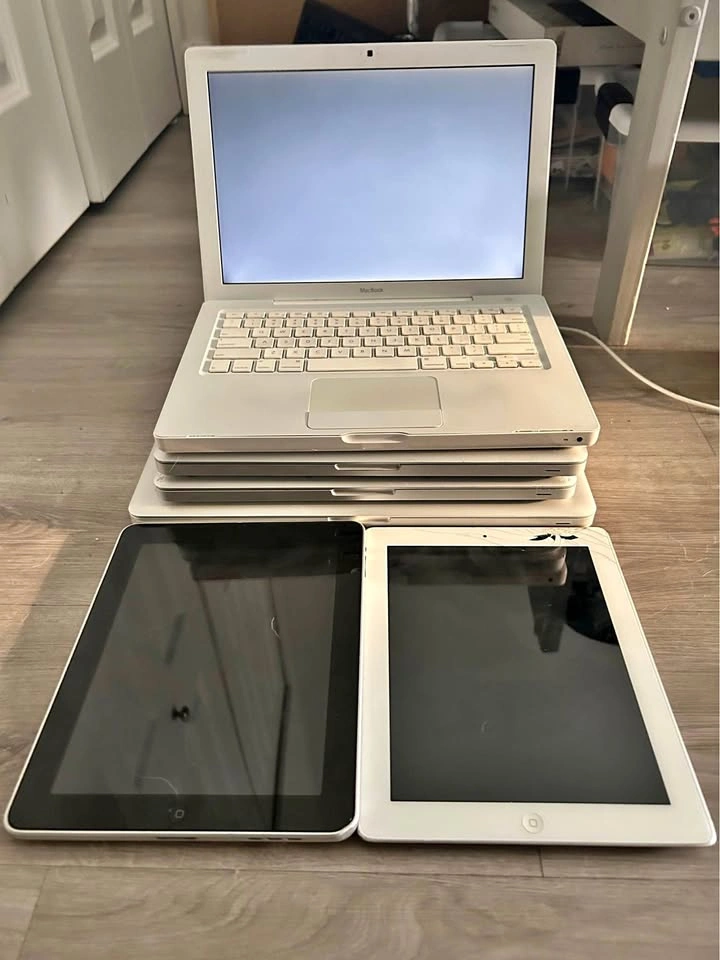 6x MacBook/iPad lot (For Parts/Repair)
