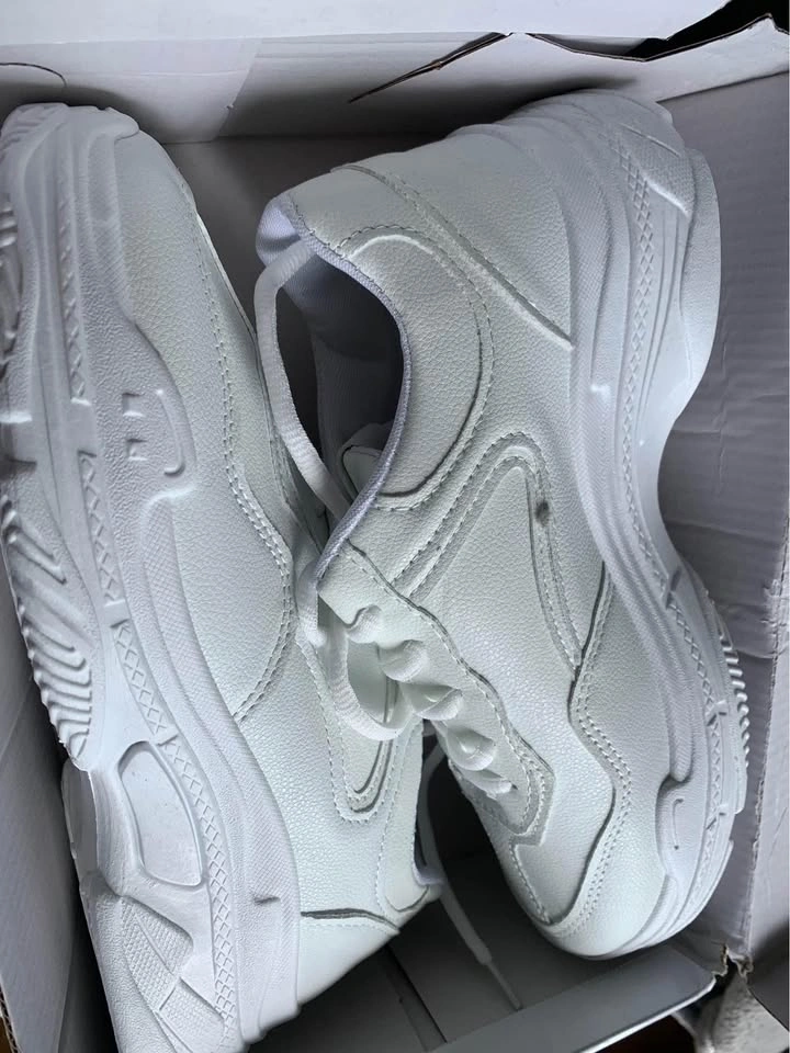 New Sneakers Size 7 - photo 4