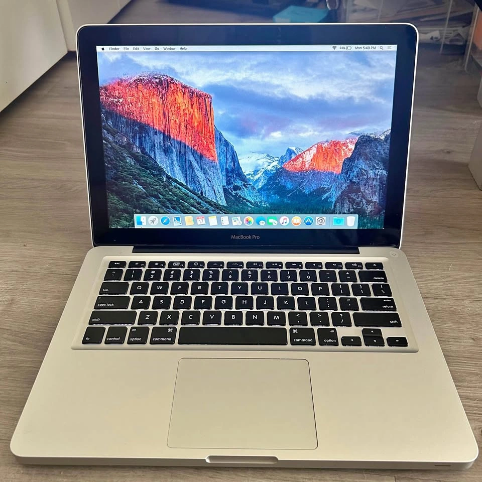 2009 MacBook Pro 13” (C2D/4GB/250GB)