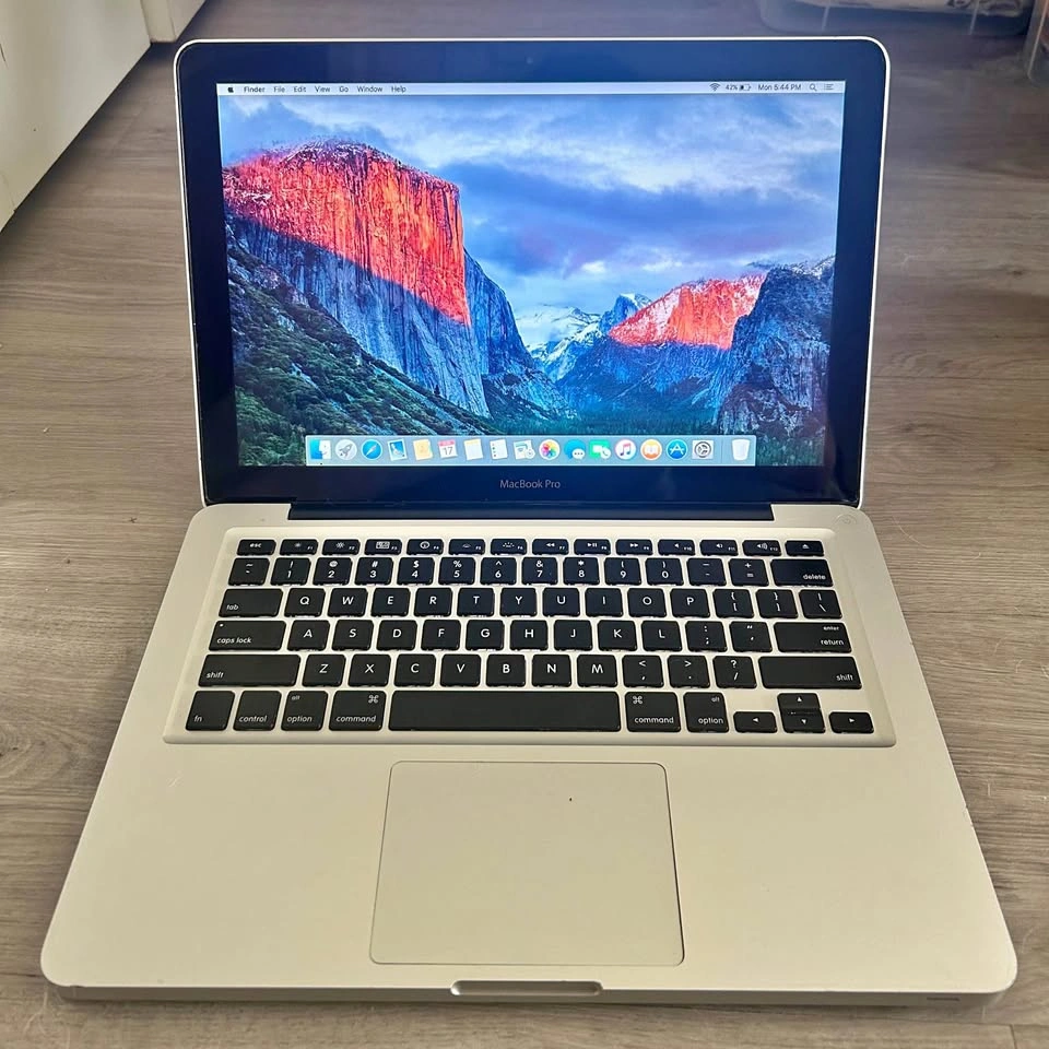 2009 MacBook Pro 13” (C2D/8GB/320GB)