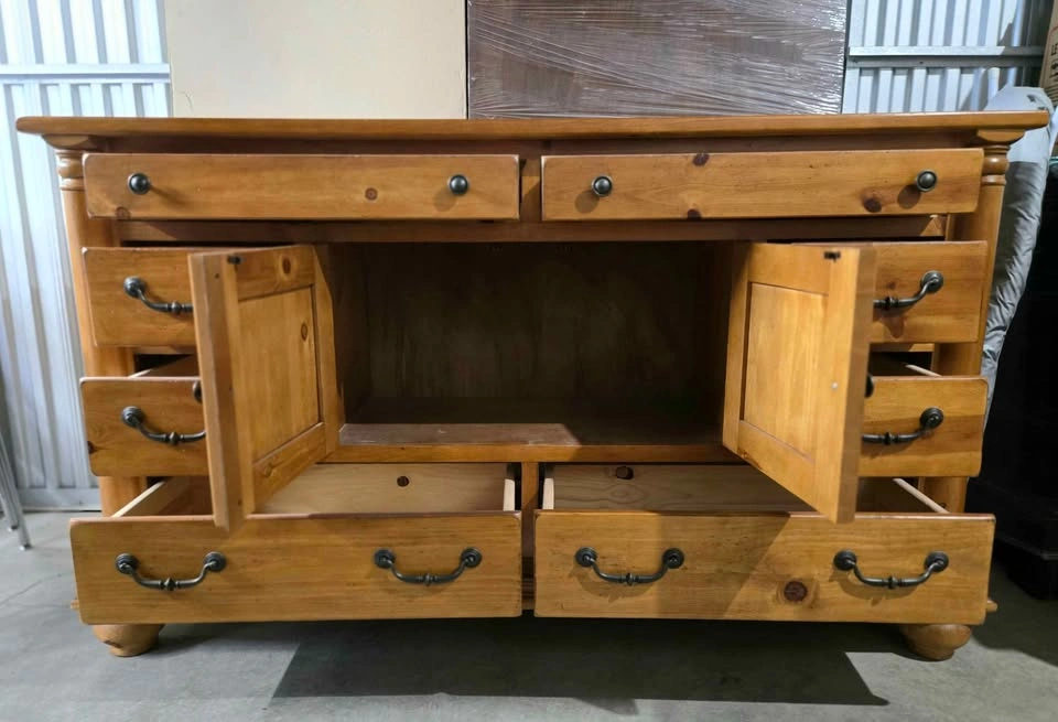 3-Piece Solid Pine Bedroom Set - photo 3