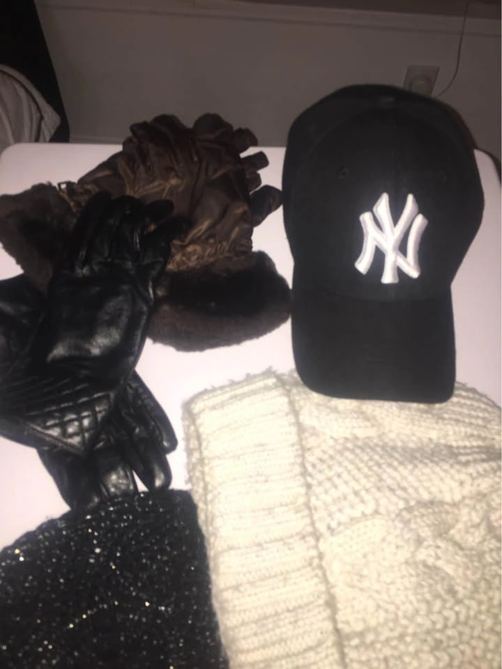 Women’s accessories (hats, gloves, belts) - photo 2