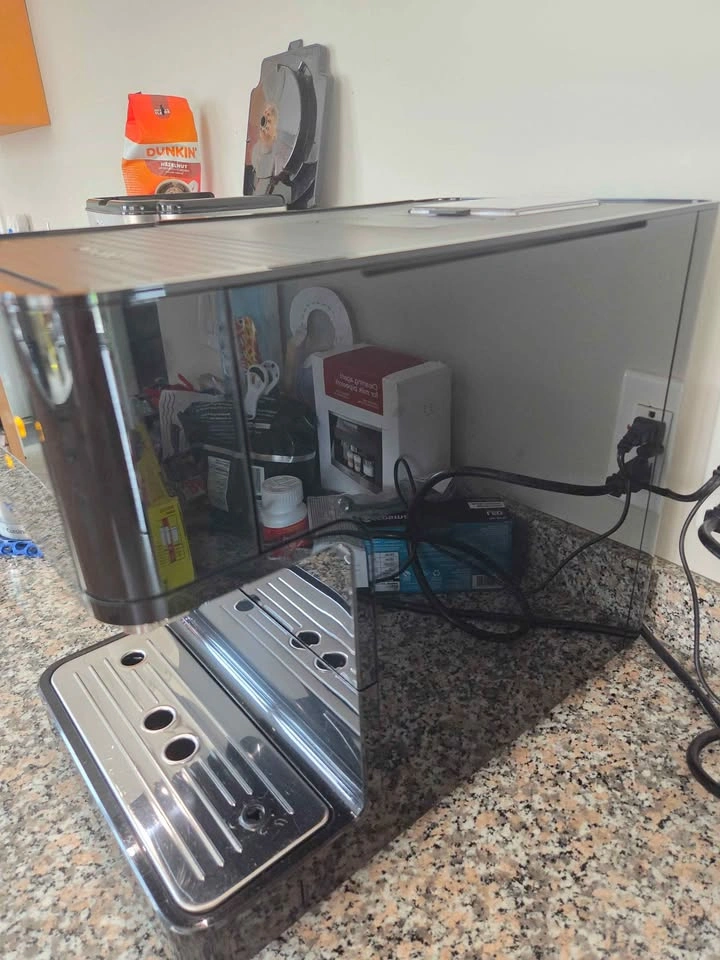 Miele CM 6160 Superautomatic Espresso Machine - Low Drinks - photo 3