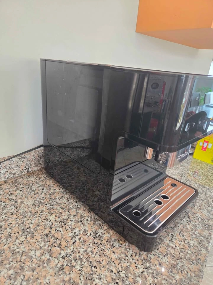 Miele CM 6160 Superautomatic Espresso Machine - Low Drinks - photo 4