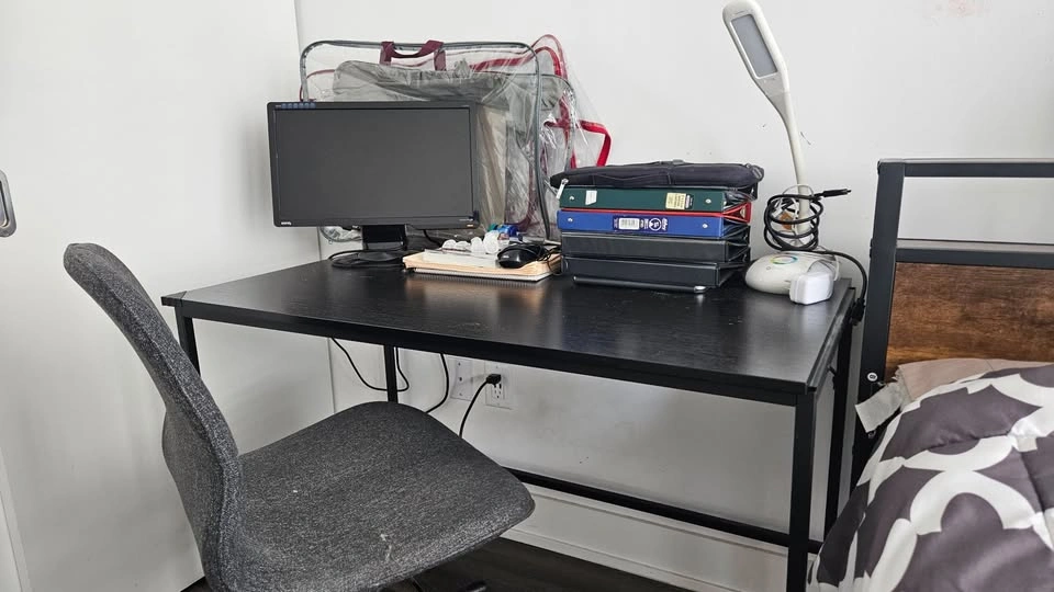 Study desk and chair + Computer screen - photo 2