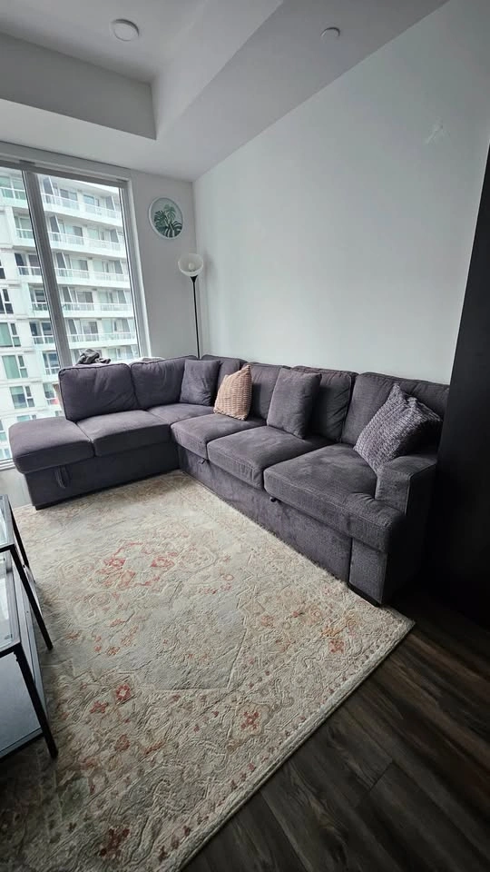 Couch - photo 2