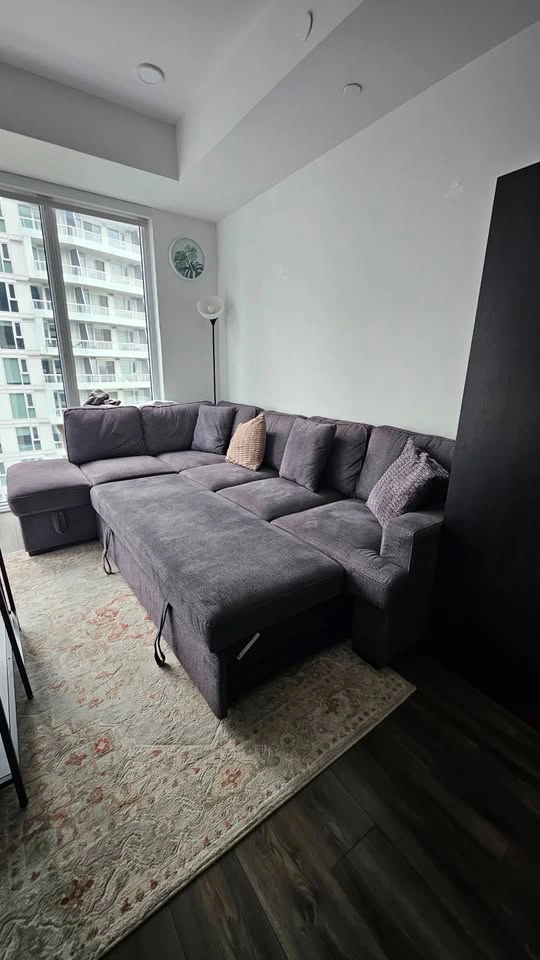 Couch - photo 3