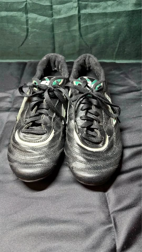 Mitre brand SOCCER CLEATS, sports shoes, size 6 (US)