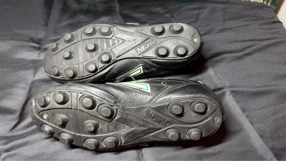 Mitre brand SOCCER CLEATS, sports shoes, size 6 (US) - photo 3
