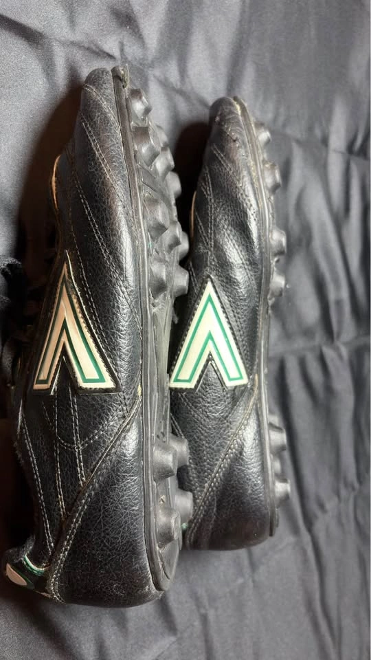 Mitre brand SOCCER CLEATS, sports shoes, size 6 (US) - photo 4