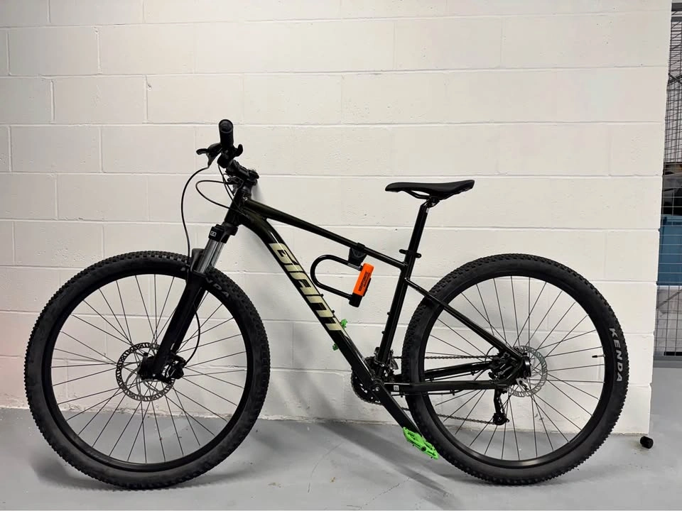 Giant Talon 2 Mountain Bike – 29” Wheels, Size M