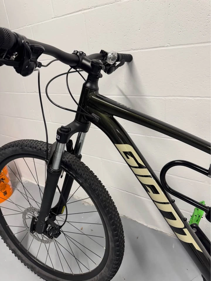 Giant Talon 2 Mountain Bike – 29” Wheels, Size M - photo 5