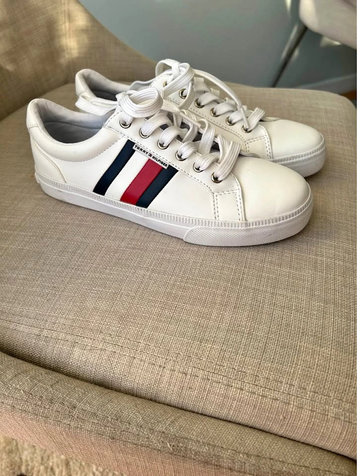 Tommy Hilfiger Lightz Lace Up Fashion Sneakers, White Multi (Siz