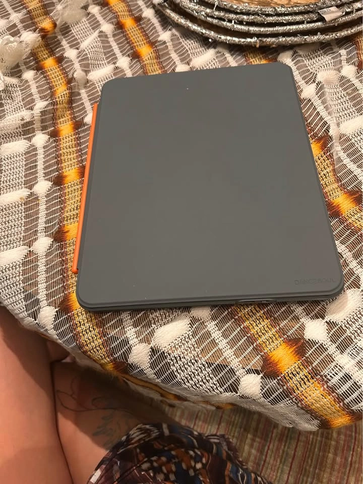 New iPad Air 13” M4 + accessories - photo 3