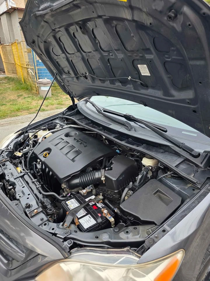 Engine bay detail - photo 4