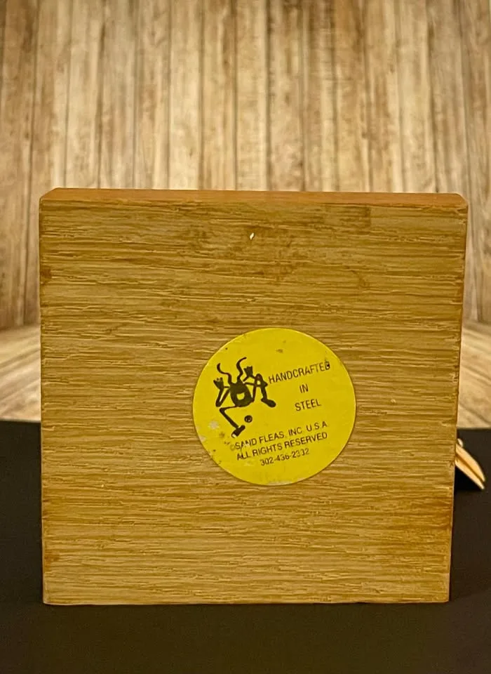 ✨ Vintage Sand Fleas Steel Figurine – Mailbox Scene (#7) image indicator(3)