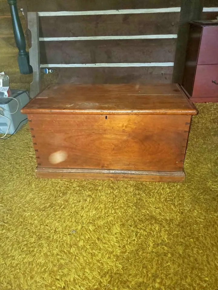 Pine blanket box thumbnail