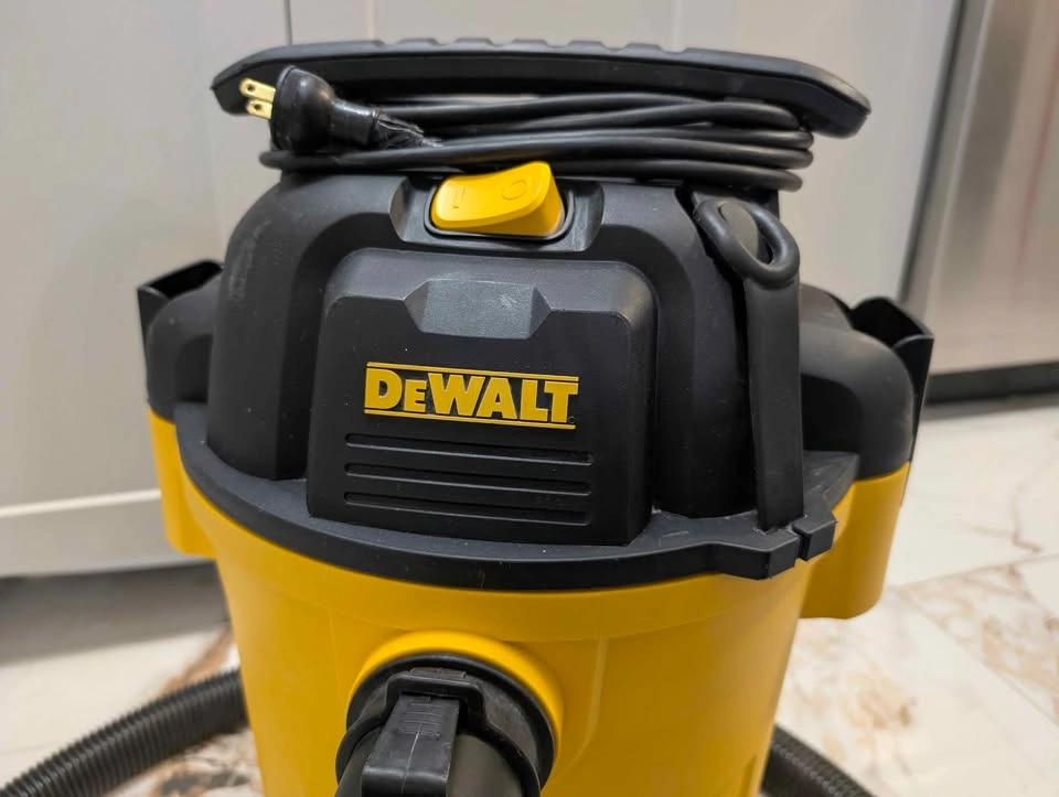 DeWalt Vacuum Cleaner - photo 2