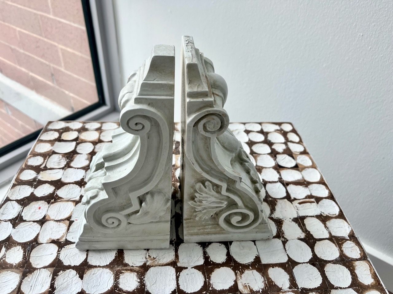 Decorative White Scroll Corbel Bookends - photo 2