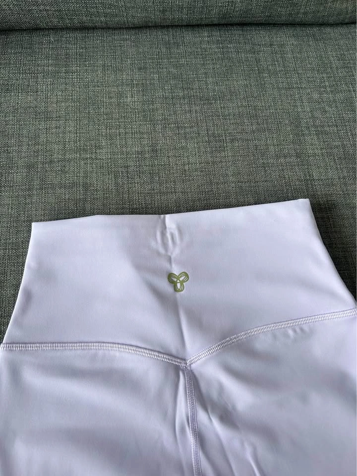 Aritzia Golden - Purple Biker Shorts (0) - photo 3