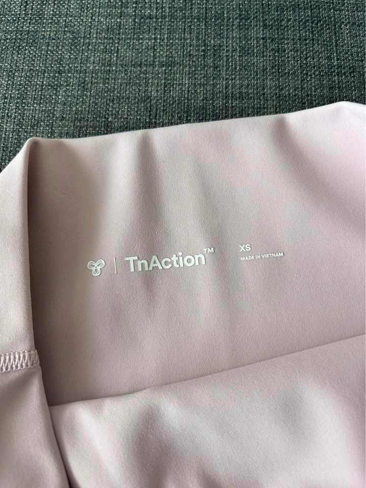 Aritzia TNA - Pink Biker Shorts (XS) - photo 2
