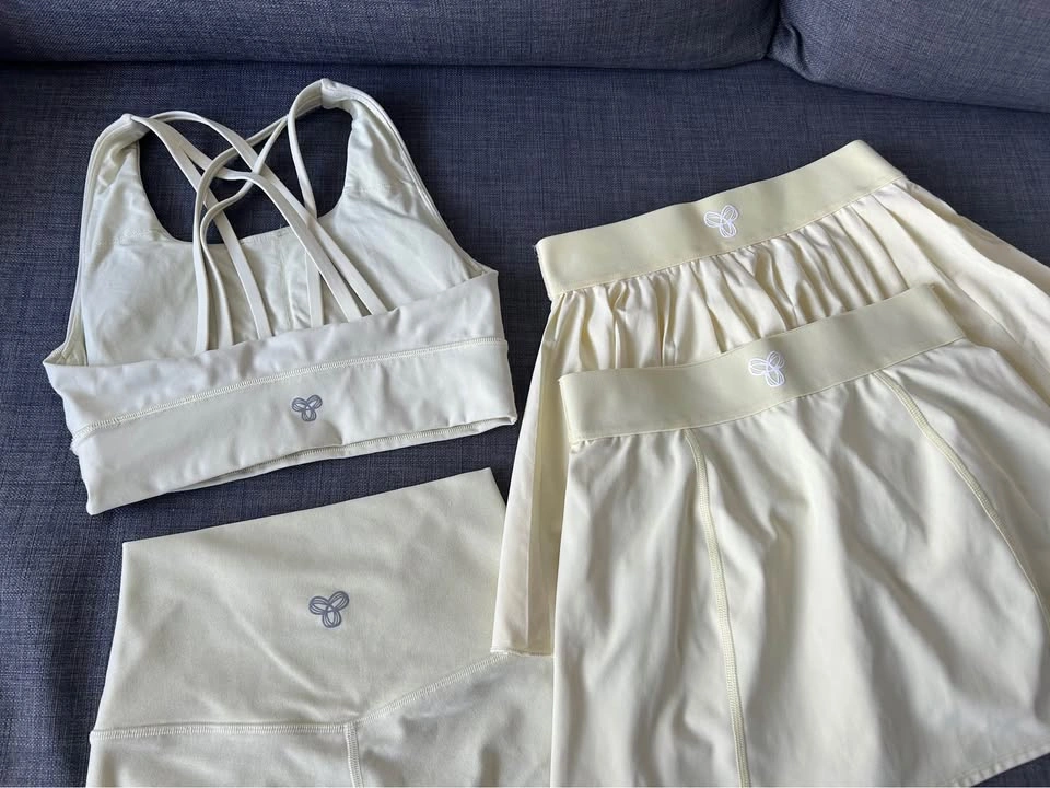 Aritzia TNA - Yellow Biker Shorts (XS) - photo 3