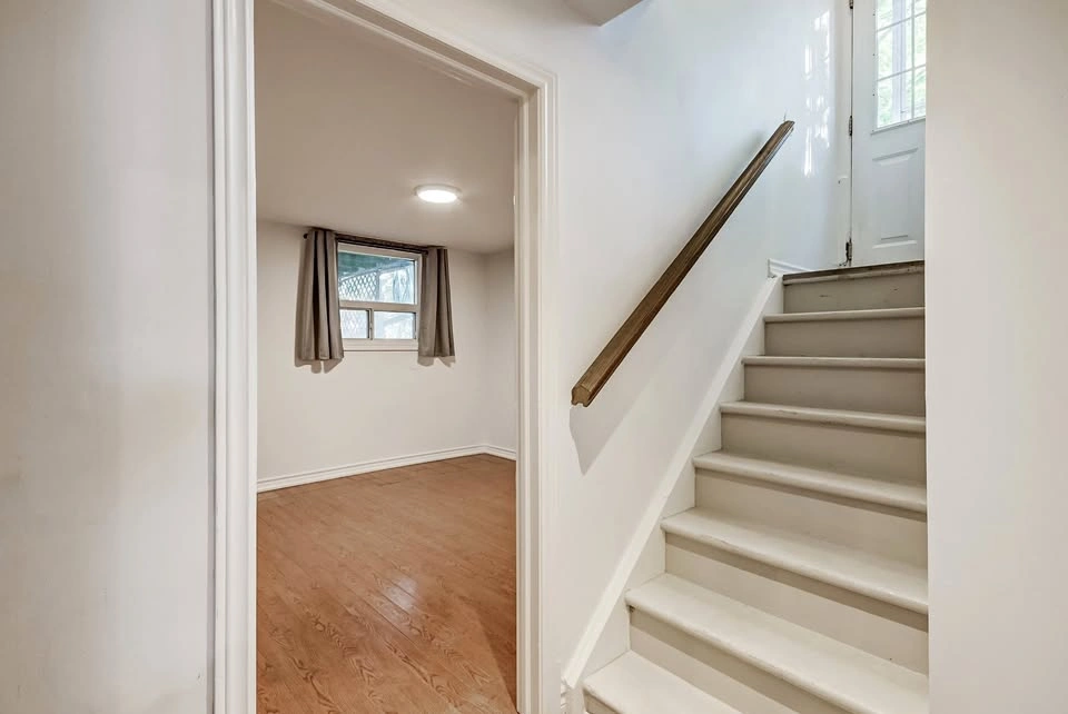 3 Beds 2 Baths - House