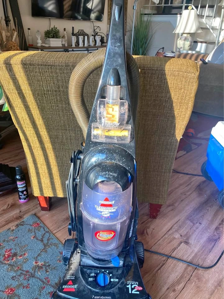 Bissell Cleanview II 12 amp Bagless Vacuum cleaner