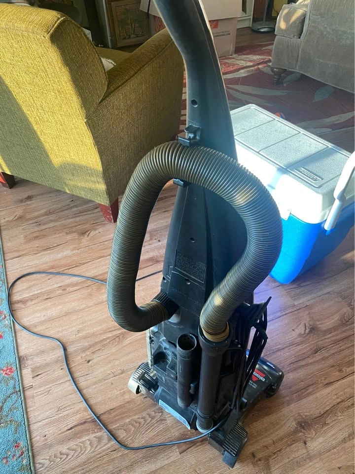 Bissell Cleanview II 12 amp Bagless Vacuum cleaner - photo 2