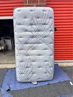 Detroit Company Deluxe Hybrid Twin Mattress 14”h