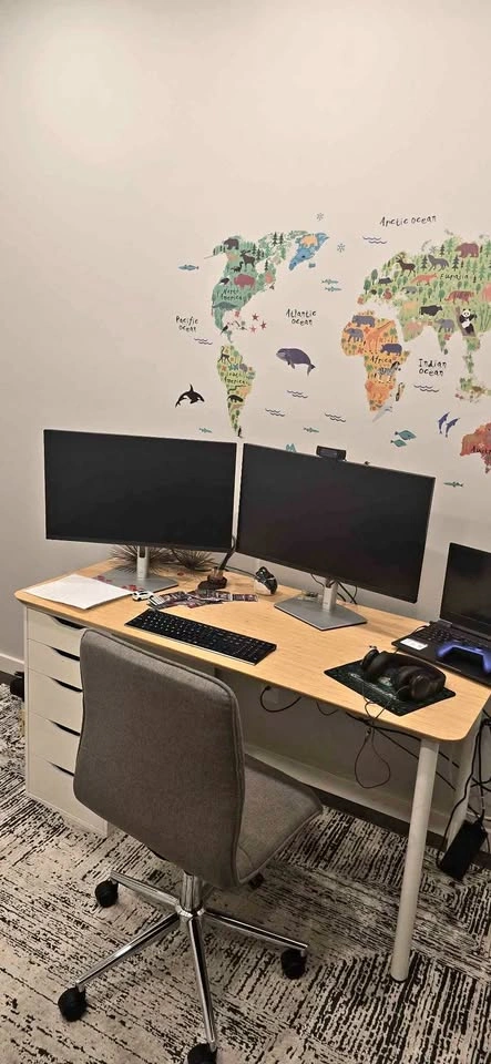 Computer desk