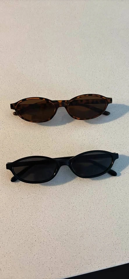 Set of 2 Oval Sunglasses - Black and Tortoise Shell