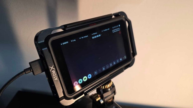 Atomos Ninja V 5" 4K Recorder Kit with SSD, Cage, and Extras - photo 4