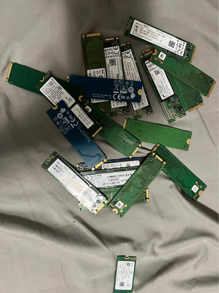Lot of 256GB M.2 SSDs - Micron & SK Hynix - photo 2