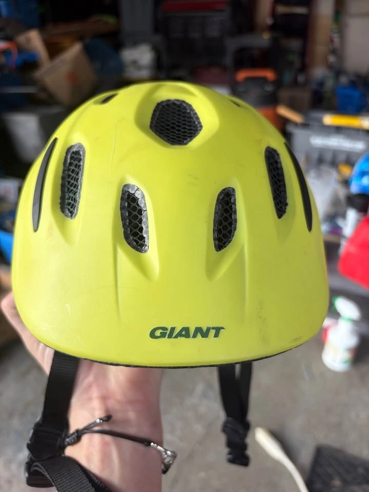 Brand New Giant Holler Kids Helmet - photo 4