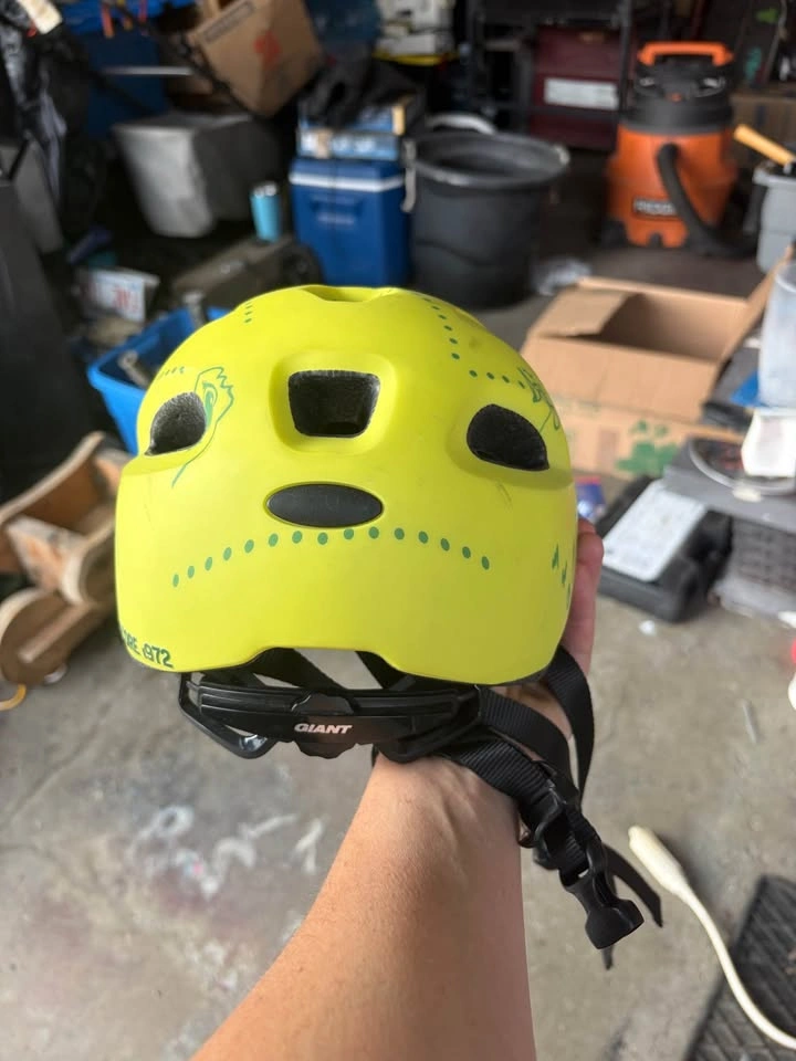 Brand New Giant Holler Kids Helmet - photo 5