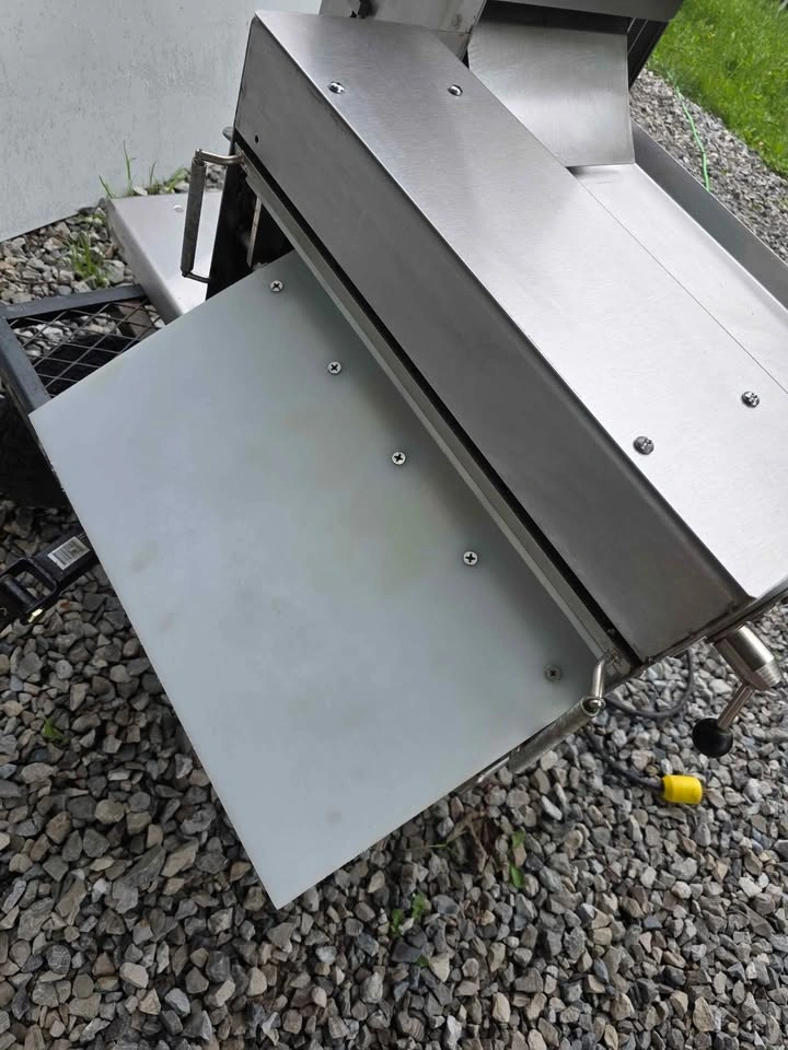 Universe Food Equipment 18" Commercial Dough Sheeter - photo 5