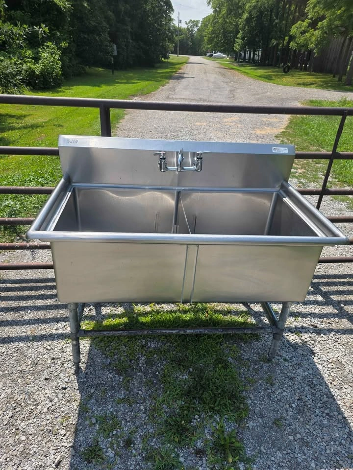 Commercial 2-Compartment Stainless Steel Sink For Sale! - photo 3