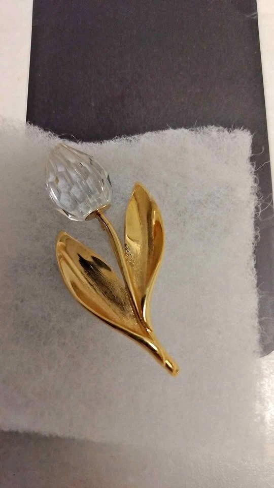 Crystal brooch