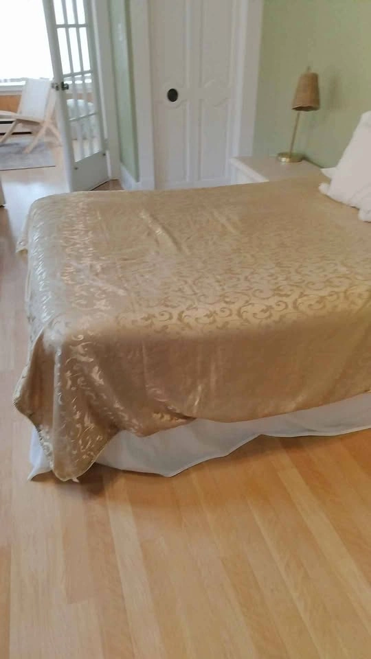 Gold bed spread - photo 2