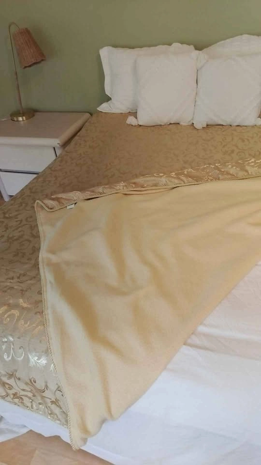 Gold bed spread - photo 4