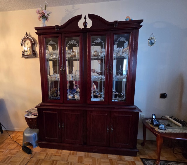 China Cabinet / Display Hutch - Cherry - Dishes NOT Included - photo 3