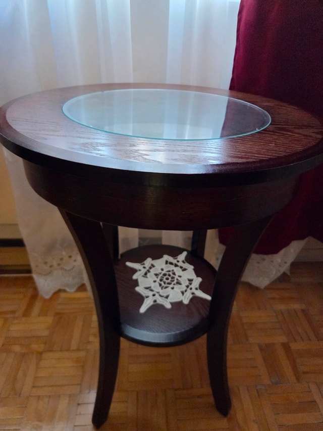 Round Accent Side Table - Glass Insert Top - 2-Tier - Wood - photo 4