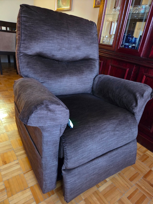Power Recliner - Grey - Electric w/ Remote - from The Brick - photo 2