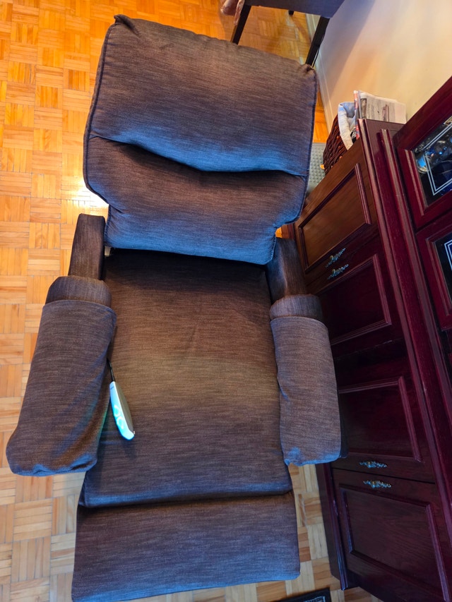 Power Recliner - Grey - Electric w/ Remote - from The Brick - photo 5