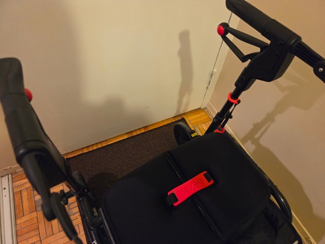 Nexus 3 Rollator Walker with Seat - Excellent Condition - photo 3