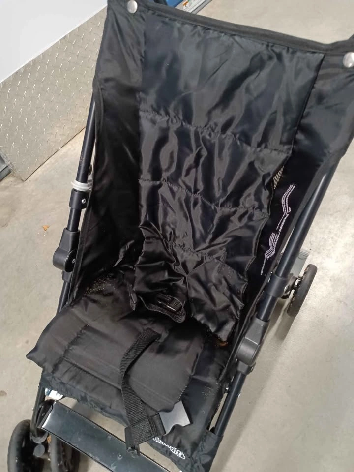 Kolcraft Foldable Stroller. Excellent Condition. - photo 3